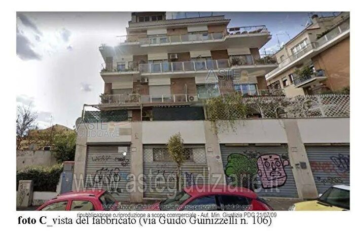 Appartamento con 6 locali in vendita in Via Guido Guinizelli, Roma