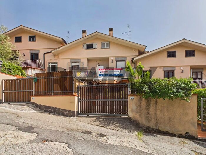 Appartamento trilocale in vendita in Via della Cappella, Formello