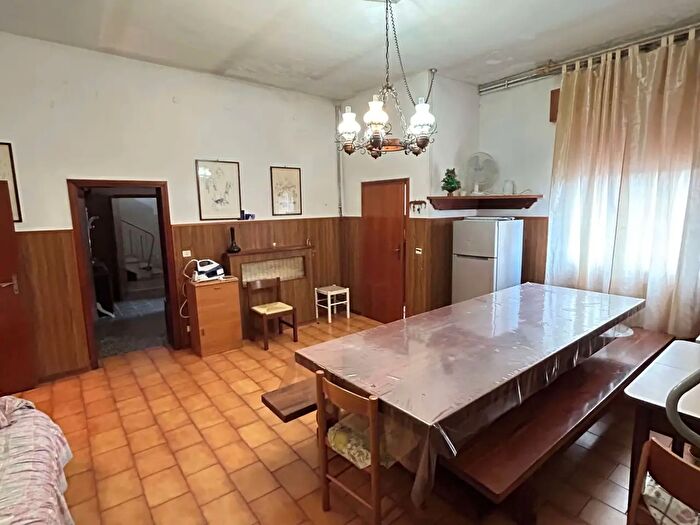 Casa con 11 locali in vendita in Via Rogone Vecchio, Ravenna