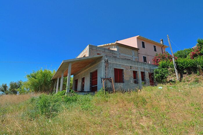 Casa con 10 locali in vendita in Via Abadetta Snc, Acquaviva Picena