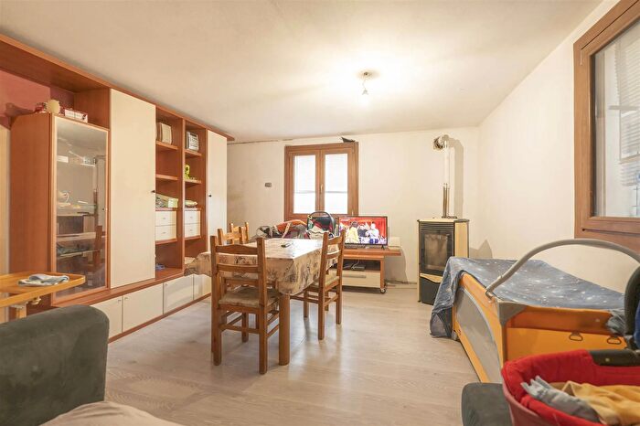 Casa con 7 locali in vendita in Via Pelosa Mestrino, Saccolongo