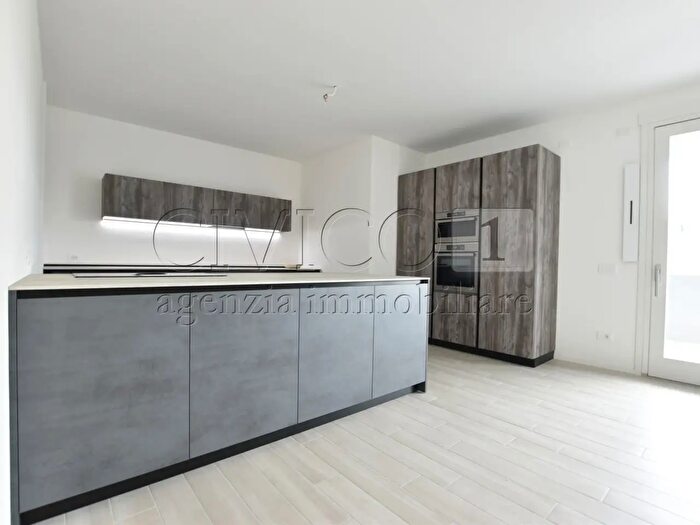 Appartamento con 5 locali in vendita in Via Aldo Moro, Piazzola Sul Brenta