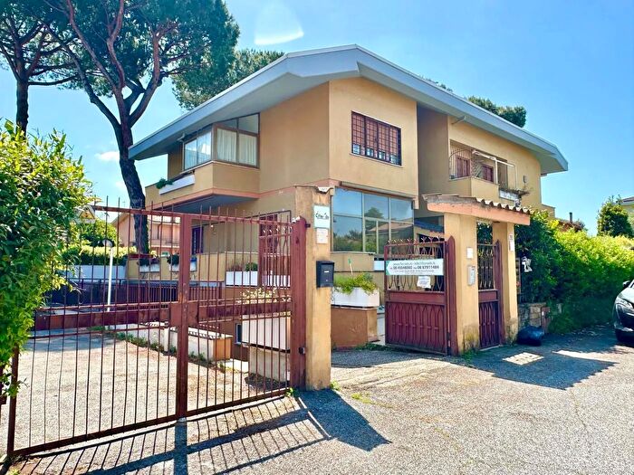 Appartamento in vendita in Via Montauro, Roma