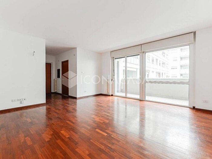 Appartamento trilocale in affitto in Via Vittorio Gassman, Quartiere Adriano, Milano