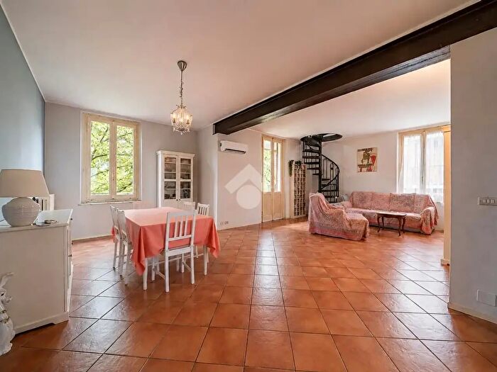 Appartamento trilocale in vendita in Viale Rustici, Parma
