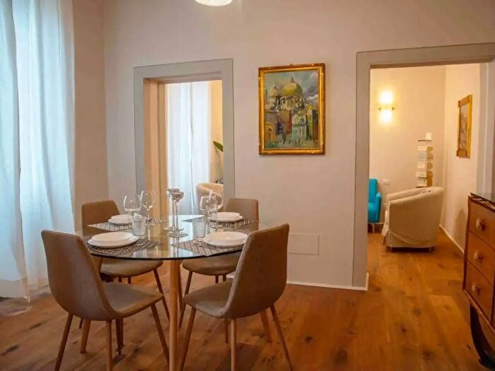 Appartamento con 5 locali in affitto in Firenze