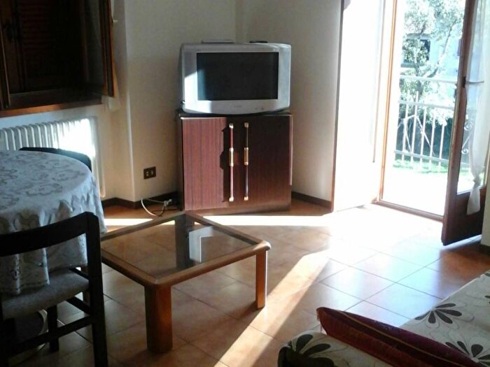 Appartamento trilocale in affitto in Laino