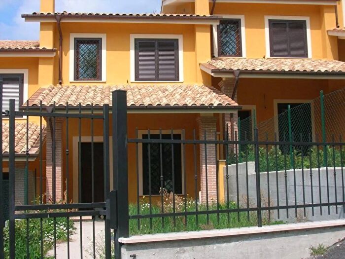 Casa quadrilocale in affitto in Via San Martino, Ponticelli, Scandriglia
