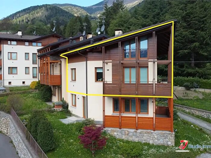 Appartamento con 5 locali in vendita in Via Milano, Borno