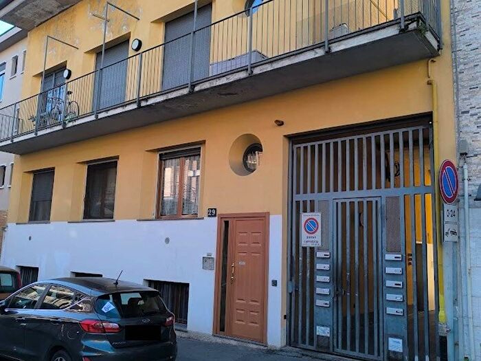 Appartamento trilocale in affitto in Via Belluno, Crescenzago, Milano