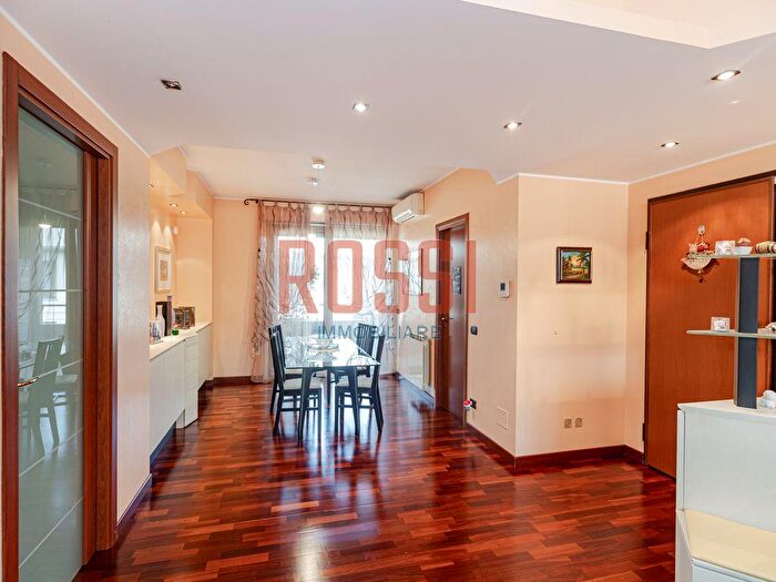 Appartamento con 5 locali in vendita in Via Riva, Monza