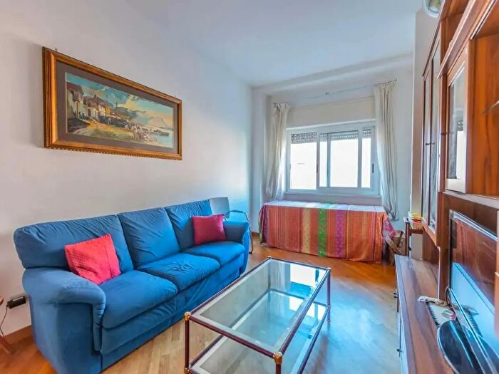 Appartamento trilocale in vendita in Via Luigi Mancinelli, Roma