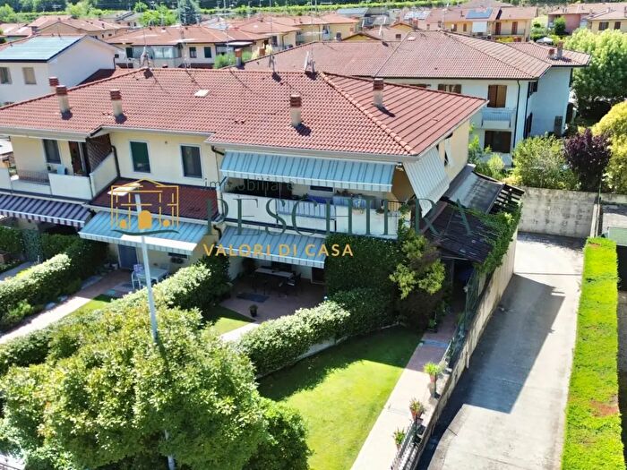 Appartamento quadrilocale in vendita in Via dei Cavalieri, Valeggio Sul Mincio