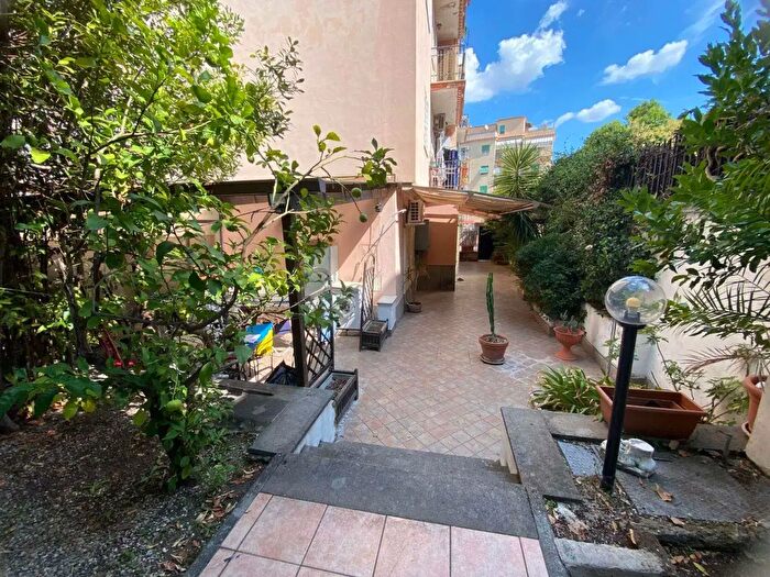 Appartamento con 7 locali in vendita in Via Giuseppe Bellucci, Roma