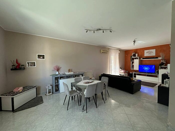 Casa con 5 locali in vendita in Via Butera, Siracusa