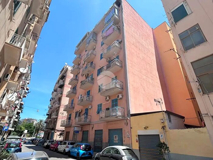 Appartamento quadrilocale in vendita in Via Luigi Mercantini, Palermo
