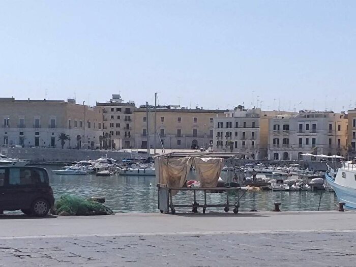 Appartamento trilocale in affitto in Via Arcangelo Prologo, Trani