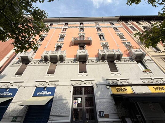 Appartamento trilocale in affitto in Via Garigliano, Isola, Milano