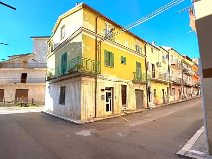 Casa quadrilocale in vendita in Via Santa Chiara, San Giovanni Rotondo