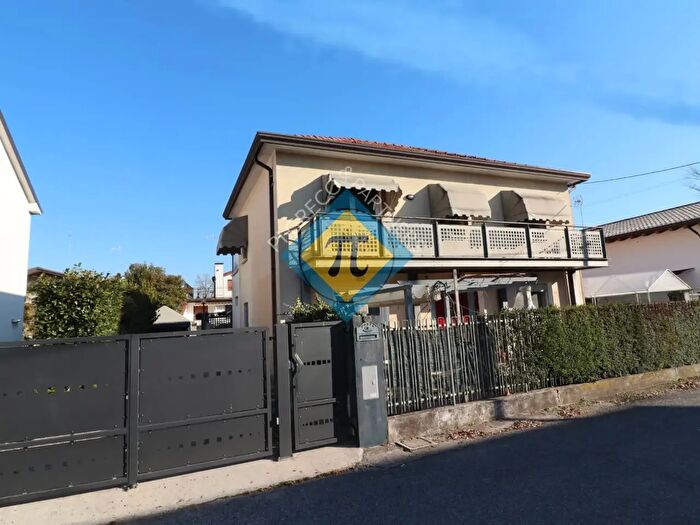 Appartamento con 5 locali in vendita in Via Giuseppe Spelladi, Pordenone