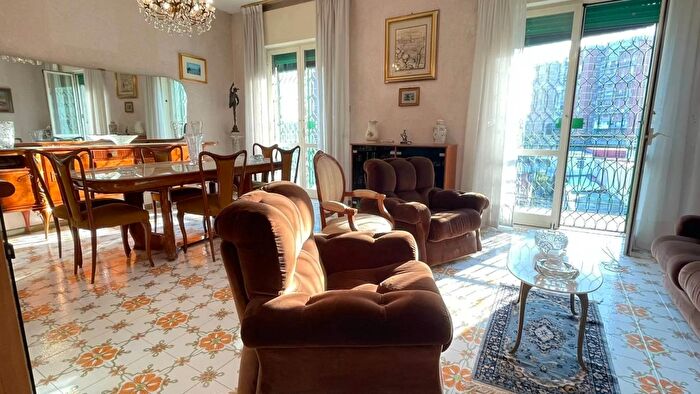 Appartamento quadrilocale in vendita in Via Vittorio Veneto Napoli, Napoli