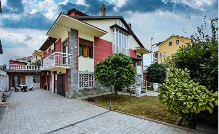 Casa con 6 locali in vendita in Via del Porto, Carmagnola