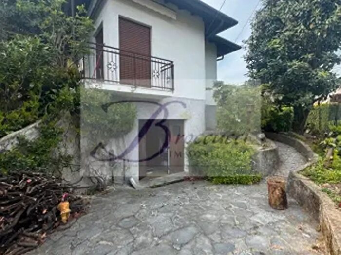 Casa trilocale in vendita in Bisuschio