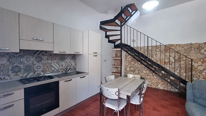 Casa bilocale in vendita in Via Umberto I°, Meri