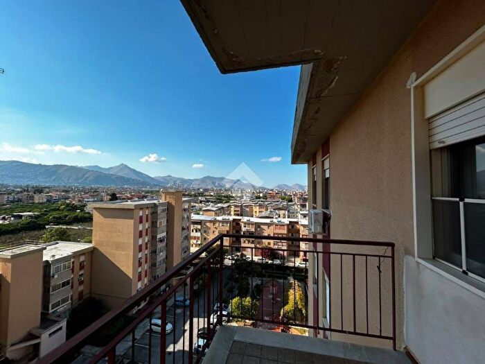 Appartamento trilocale in vendita in Via del castoro, Bonagia, Palermo