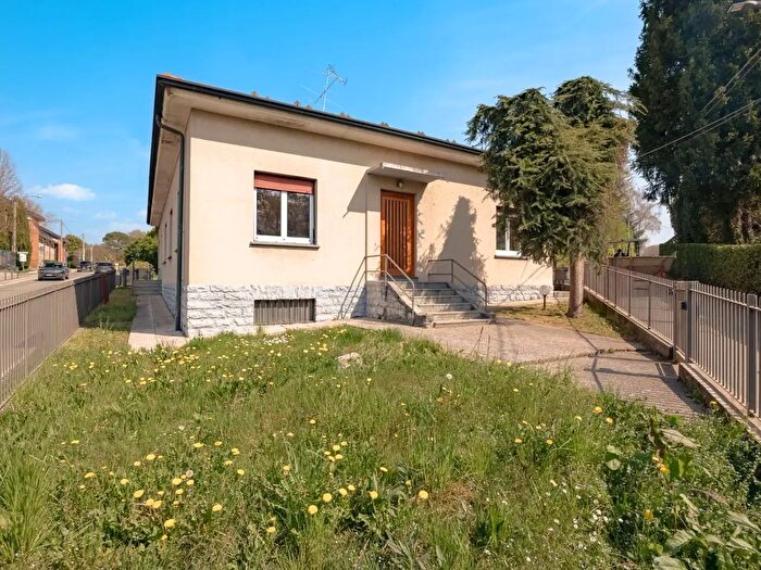 Casa con 6 locali in vendita in Via Ovidio, Cantu