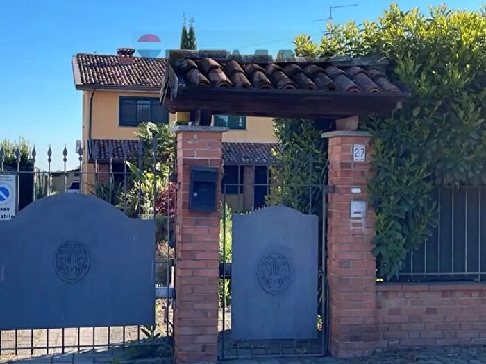 Casa con 9 locali in vendita in Via Giuseppe Mazzini, Casanova Lonati