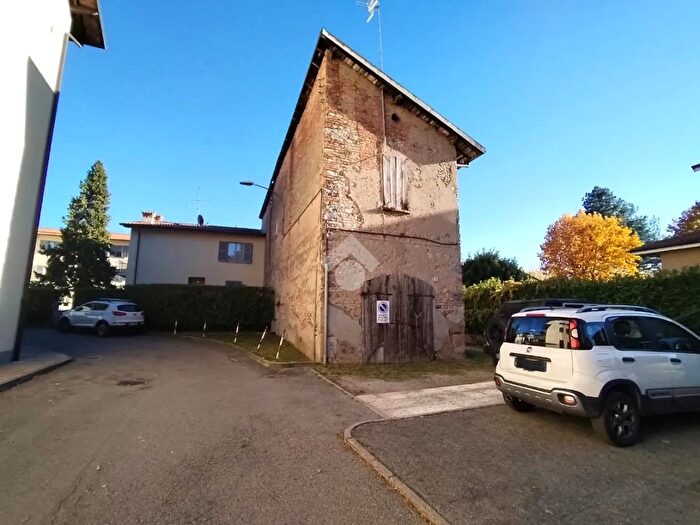 Casa con 6 locali in vendita in Vicolo Pozzetto, Merate