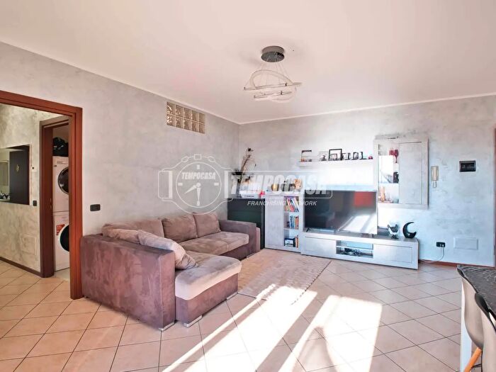 Appartamento trilocale in vendita in Trecate