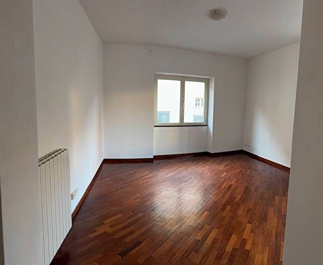Appartamento trilocale in affitto in Via Aprile, Centro Città, Genova