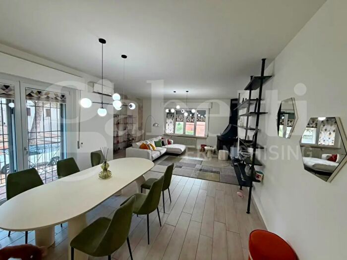 Casa quadrilocale in vendita in Via Mario Angeloni, Torgiano