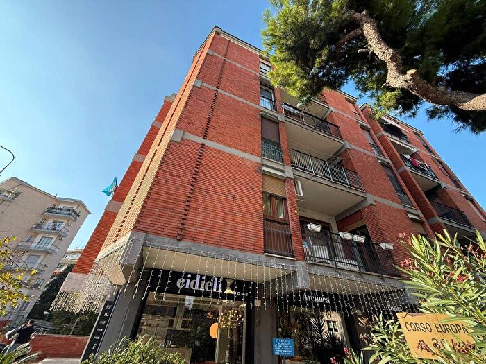 Appartamento con 5 locali in vendita in Corso Europa, Vomero, Napoli