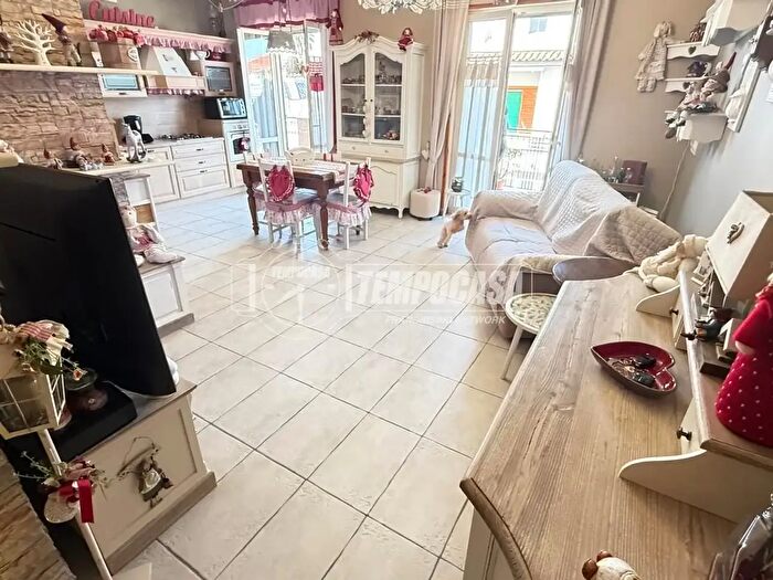 Appartamento trilocale in vendita in Via Fratelli Cervi Girasole, Giugliano In Campania