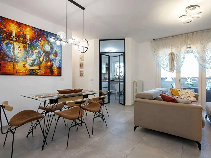 Appartamento trilocale in vendita in Via Moncucco, Milano