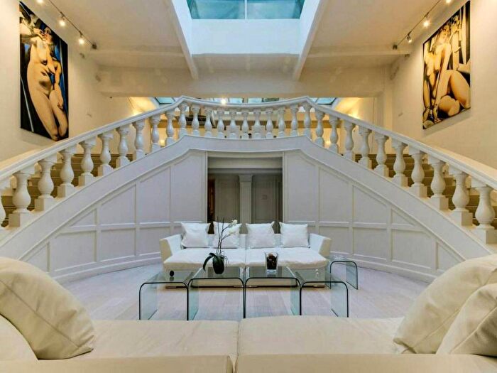 Appartamento trilocale in affitto in Piazza di Santa Chiara, Pantheon, Roma