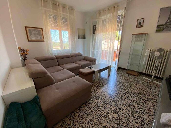 Appartamento con 5 locali in affitto in Via Roma, Castelnuovo Ne Monti, Castelnovo Ne Monti
