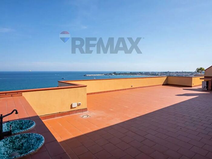 Appartamento quadrilocale in vendita in Via delle Formaci, Giardini Naxos