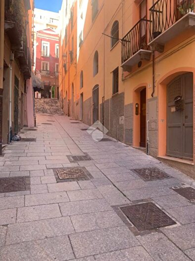 Appartamento trilocale in vendita in Via del Collegio, Cagliari