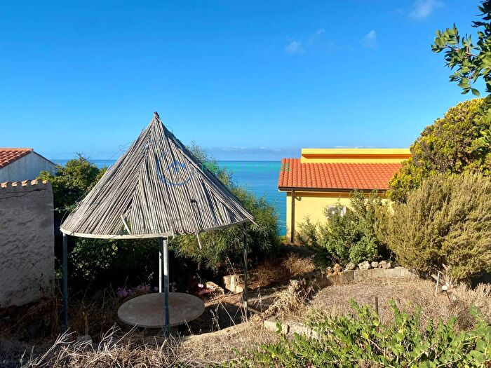 Casa con 8 locali in vendita in Via dei Coralli, Arbus