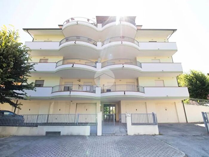Appartamento quadrilocale in vendita in Via Italo di Febo, Atri