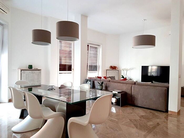 Appartamento con 5 locali in affitto in Corso Genova, Milano