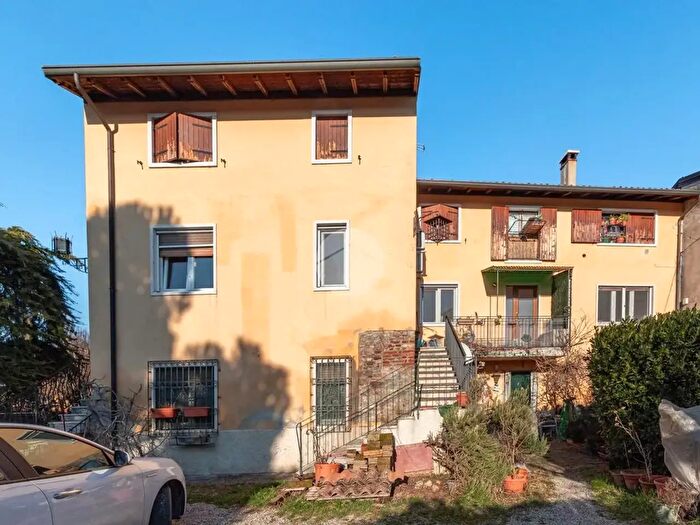 Appartamento trilocale in vendita in Via S Michele, Pescantina