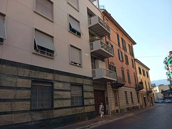 Appartamento trilocale in vendita in Via Mentana, Como