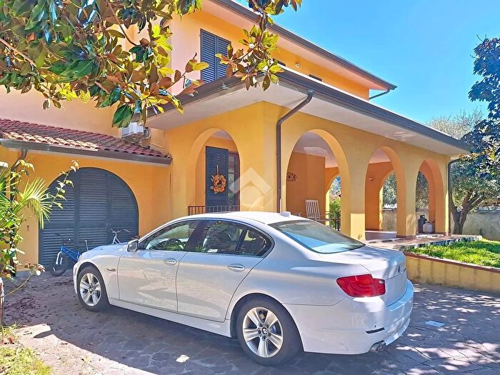 Casa con 7 locali in vendita in Via Brodolini, San Giuliano Terme