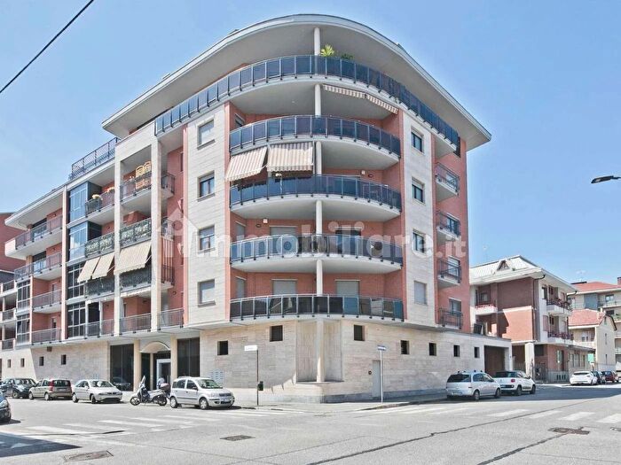 Appartamento quadrilocale in vendita in Via Sostegno, Torino