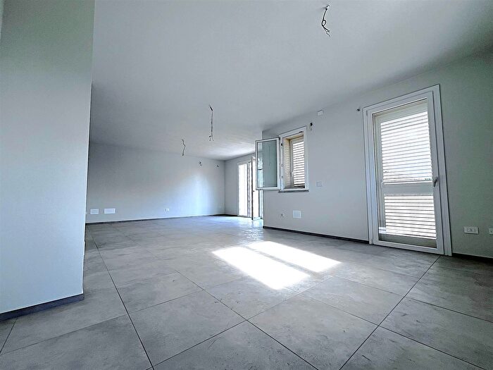 Appartamento con 6 locali in vendita in Cecina